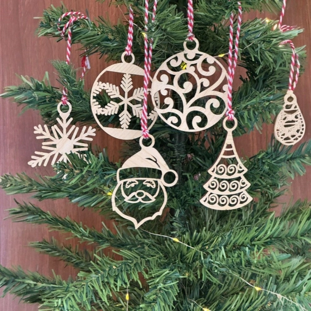 NM Store® 6 Parça Kırmızı Beyaz İpli Noel Babalı ve Kar Tanesi Model Ahşap Yılbaşı Ağaç Süsü