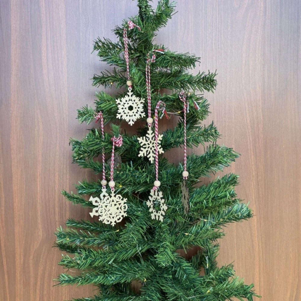 NM Store® Pilli Peri Ledli 6 Parça Kırmızı Beyaz İpli Kar Tanesi Model Ahşap Yılbaşı Ağaç Süsü