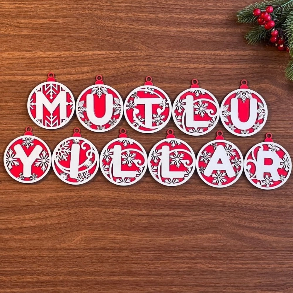 NM Store® 11 Harfli Kırmızı Beyaz İpli MUTLU YILLAR Yazılı Ahşap Yılbaşı Ağaç Süsü