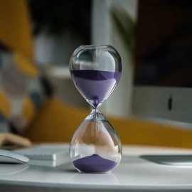 Masaüstü Cam Kum Saati – Estetik Tasarım, Dekoratif Zaman Ölçüm Aleti