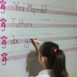 NM Store® Kılavuz Çizgili Akıllı Kağıt Yazı Tahtası Duvarda İz Bırakmaz Statik Yeni Müfredata Uygun 100x56cm