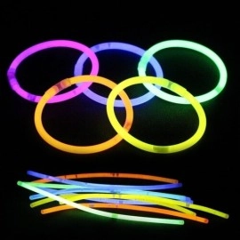 100 Adet Fosforlu Glow Stick Parti Seti Işıklı Bileklik Kolye ve Eğlence Çubukları Neon